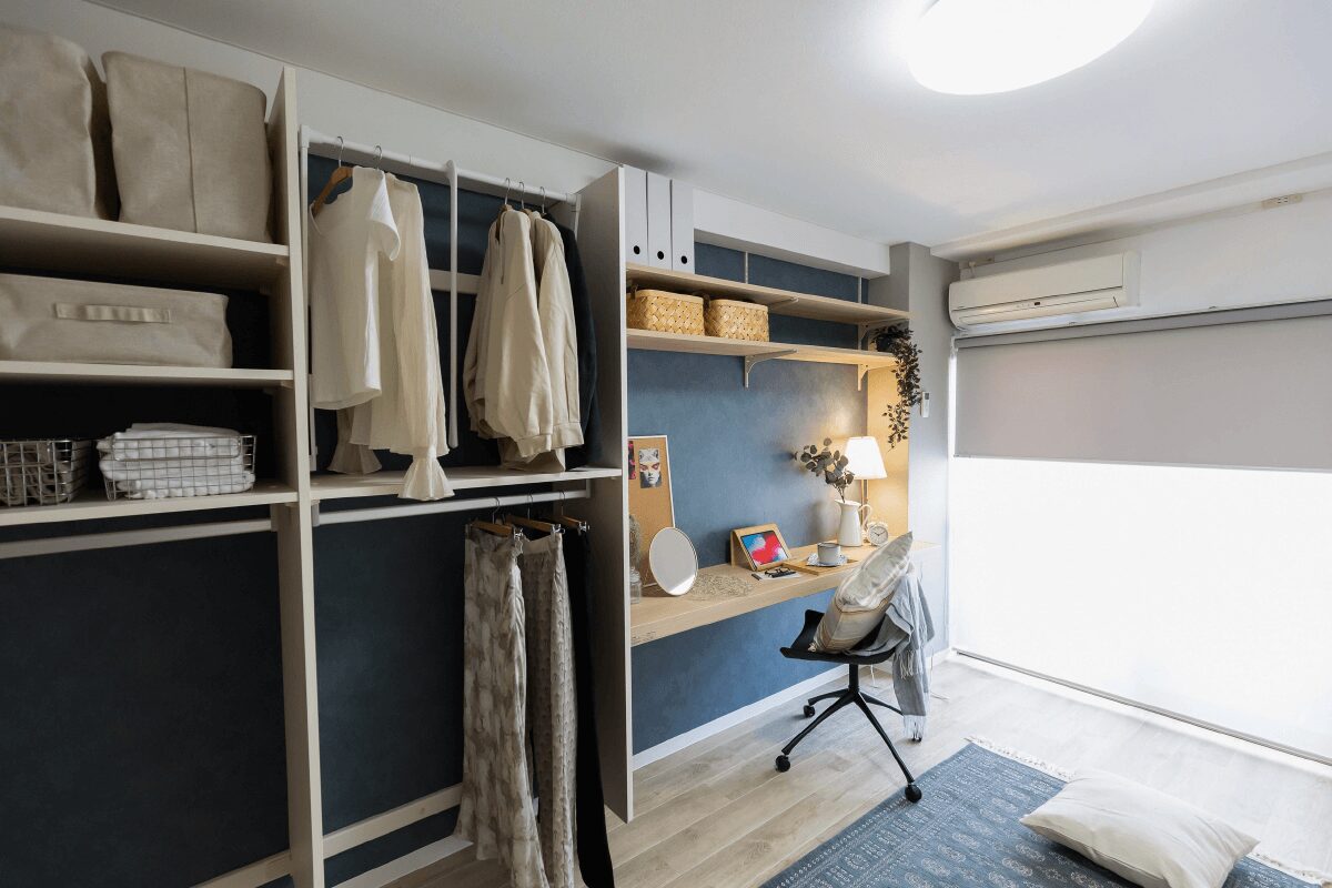 頭を悩ます1Kの収納問題を「棚とハンガーパイプ」で解消。賃料も5,000円アップ！