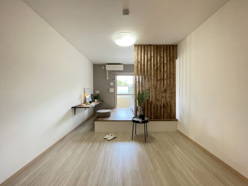 小上がり×ルーバーで空間にメリハリを演出