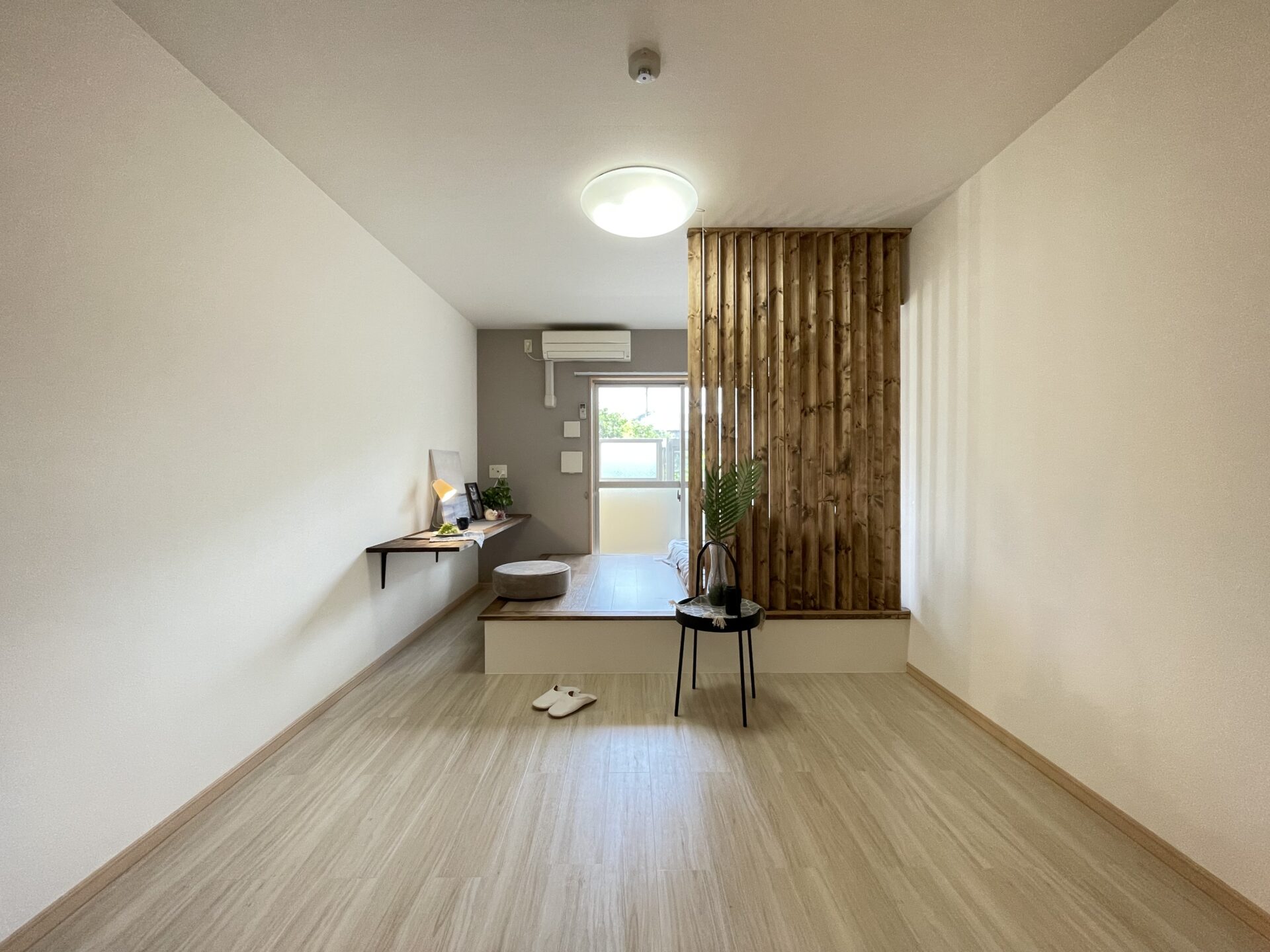 小上がり×ルーバーで空間にメリハリを演出